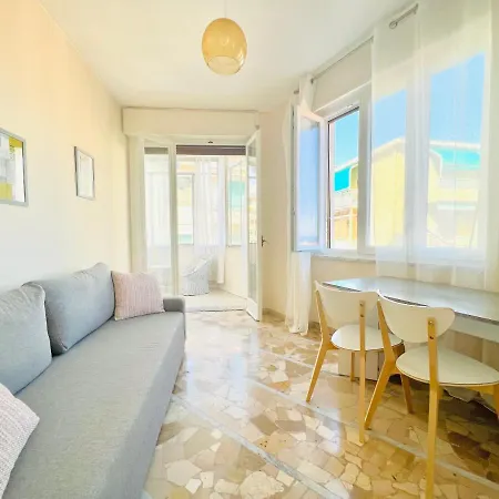 Astraldi - A 2 Minuti Dall'ariston Apartman *