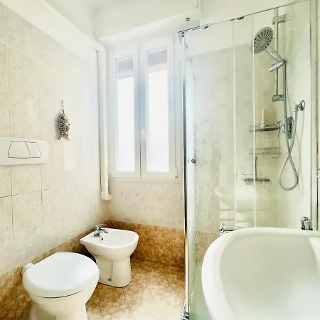 Astraldi - A 2 Minuti Dall'ariston * San Remo