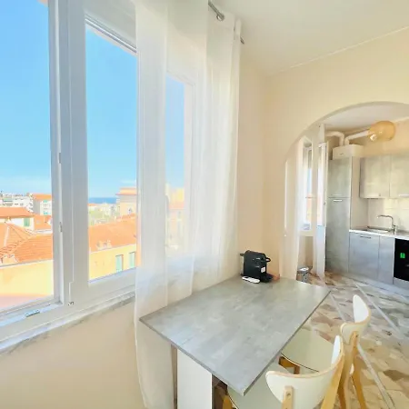 Astraldi - A 2 Minuti Dall'ariston Apartment